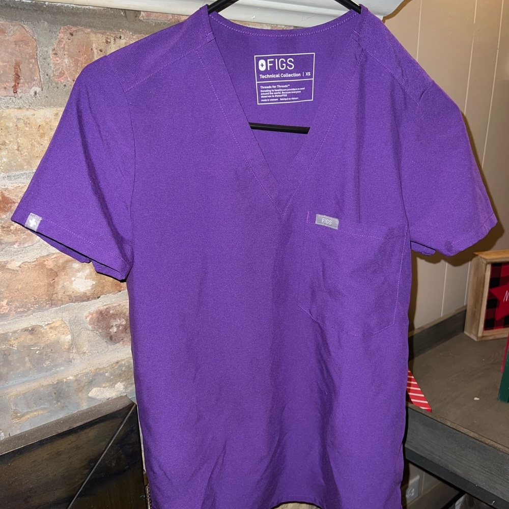 FIGS scrubs joggers set